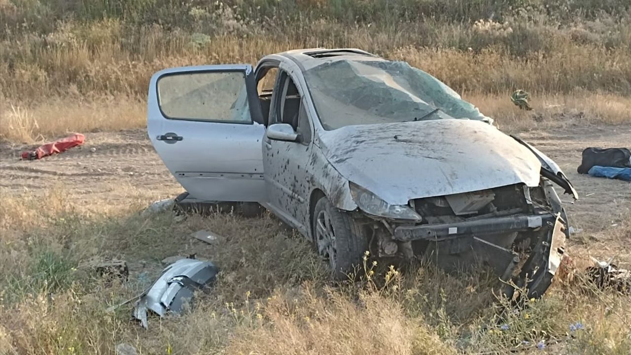 Afyonkarahisar'da Otomobil Kazası: 1 Ölü, 2 Yaralı