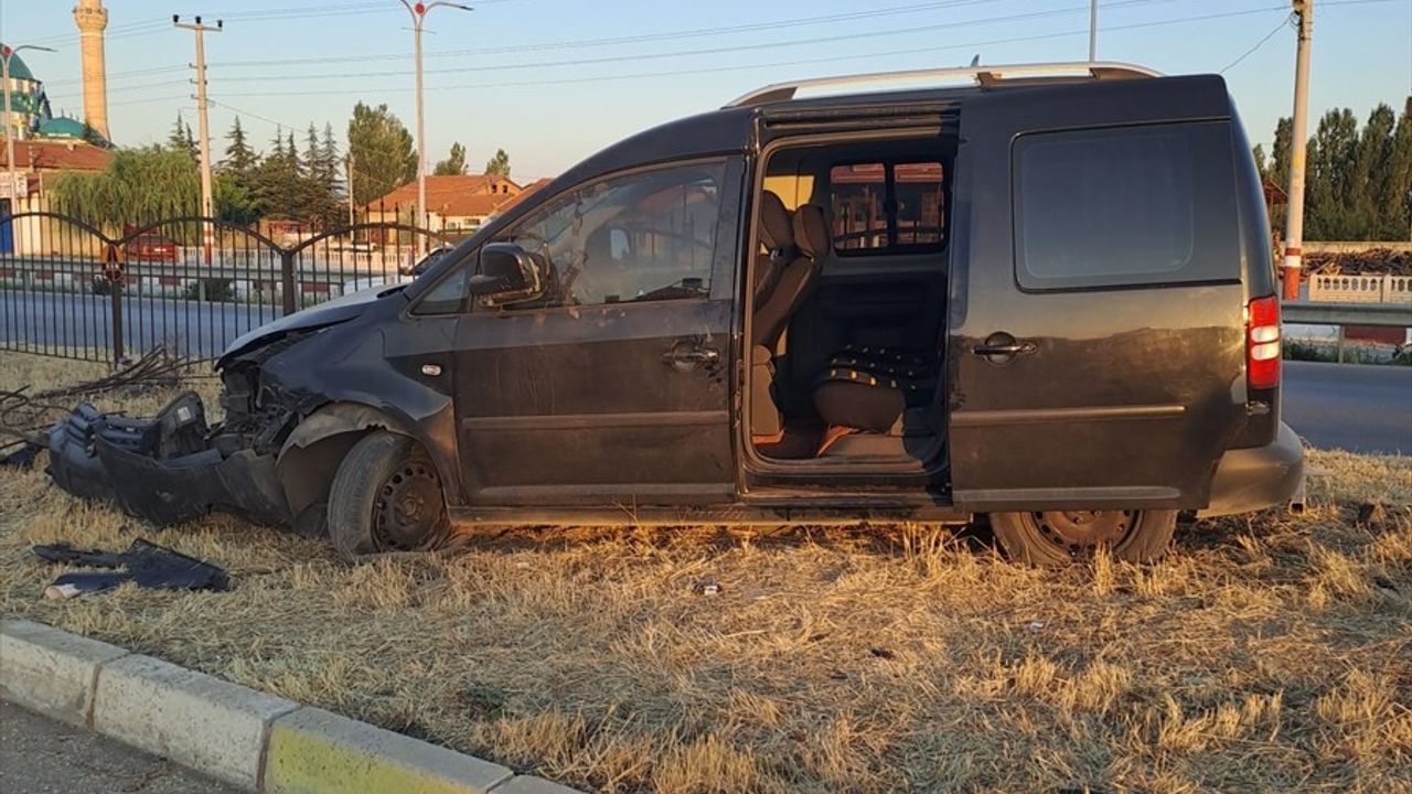 Afyonkarahisar'da Trafik Kazası: 4 Yaralı
