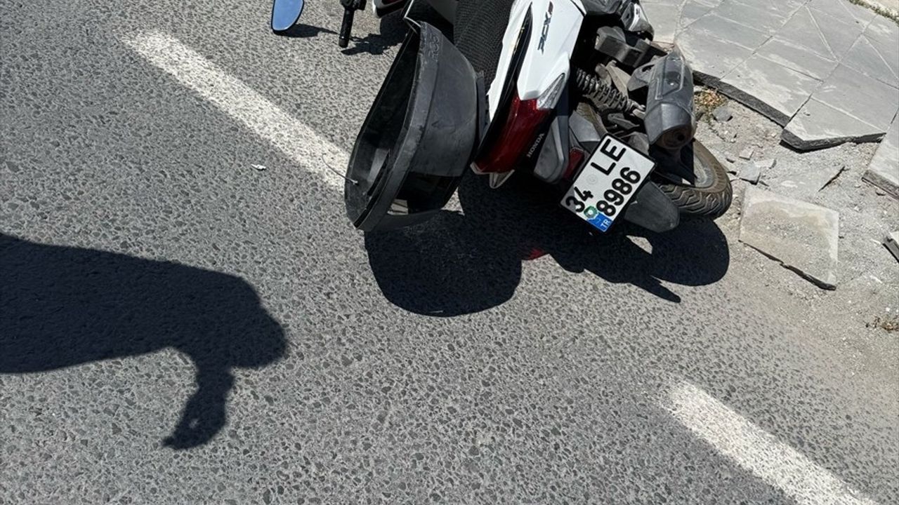Ağrı'da Motosiklet ile Taksi Çarpıştı: Eş Küçük İki Can Kaybı