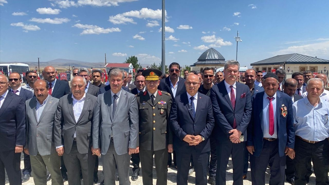 Ağrı'da Şehitlik Anıtı Yenilendi