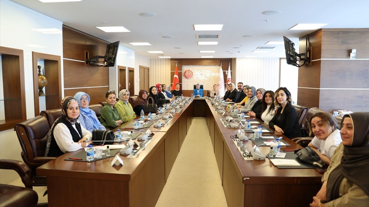 Aile ve Sosyal Hizmetler Bakanı Göktaş Şehit Eşleriyle Buluştu