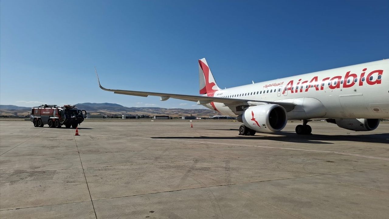 AirArabia Uçağı Motor Arızasından Dolayı Acil İniş Yapmak Zorunda Kaldı
