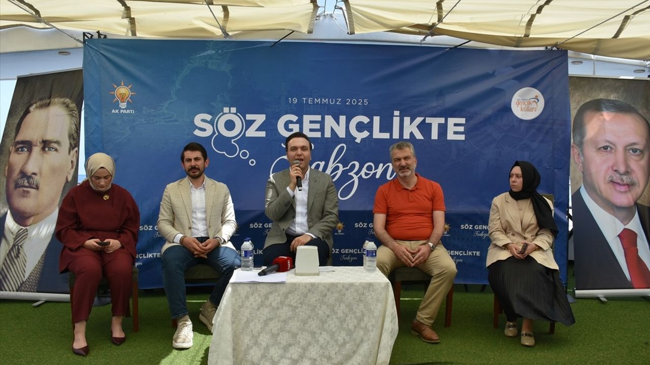 AK Parti Gençlik Kolları Trabzon'da Gençlere Seslendi
