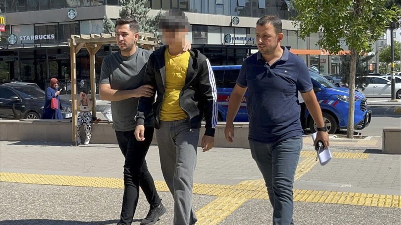 Aksaray'da Ağabeyini Bıçaklayarak Öldüren 14 Yaşındaki Şüpheli Tutuklandı