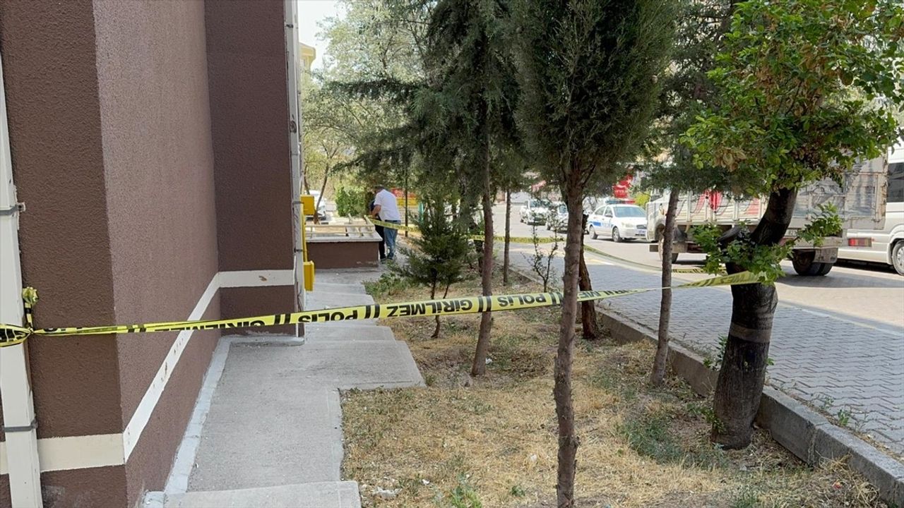 Aksaray'da Pencereden Düşen Çocuk Ağır Yaralandı