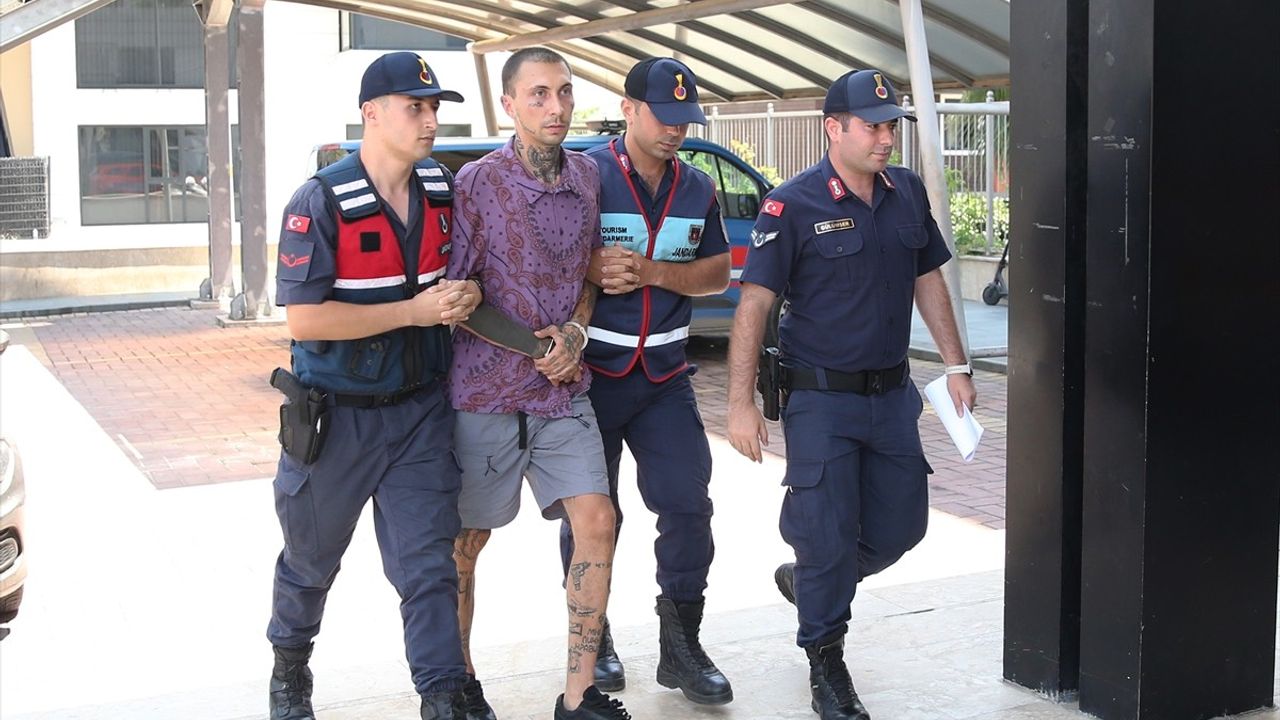 Alanya'da Rus Vatandaşı Bıçaklanarak Öldürüldü, İki Kişi Tutuklandı