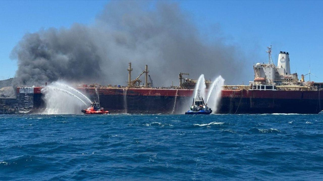 Aliağa Limanı'nda Tanker Gemisinde Yangın Kontrol Altına Alındı