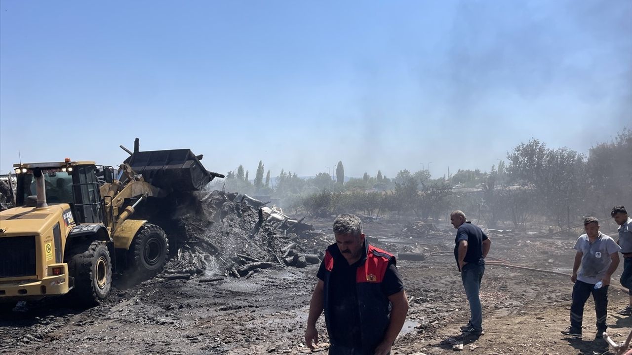 Amasya'da Kereste Deposunda Yangın Söndürüldü
