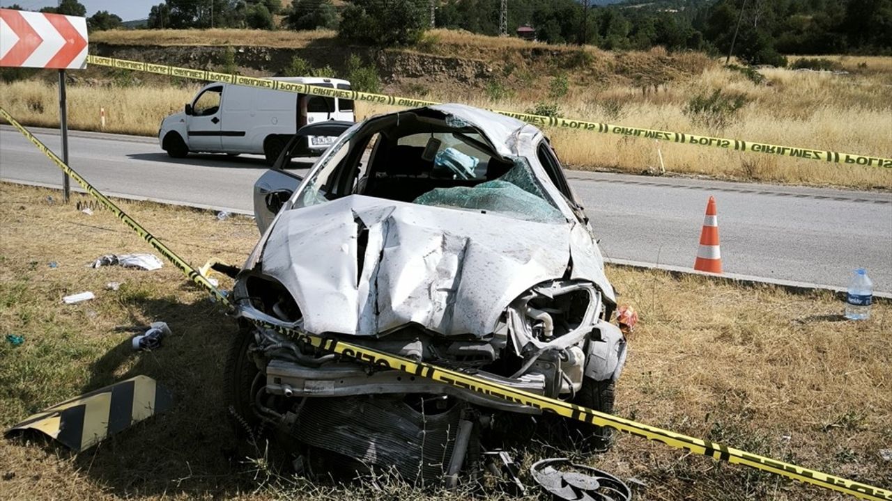 Amasya'da Trafik Kazası: 1 Çocuk Hayatını Kaybetti
