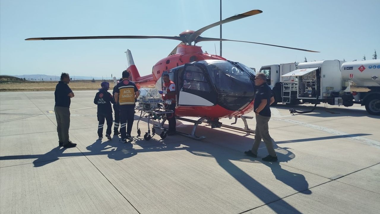 Amasya'dan Ankara'ya Ambulans Helikopterle Prematüre Bebek Sevk Edildi