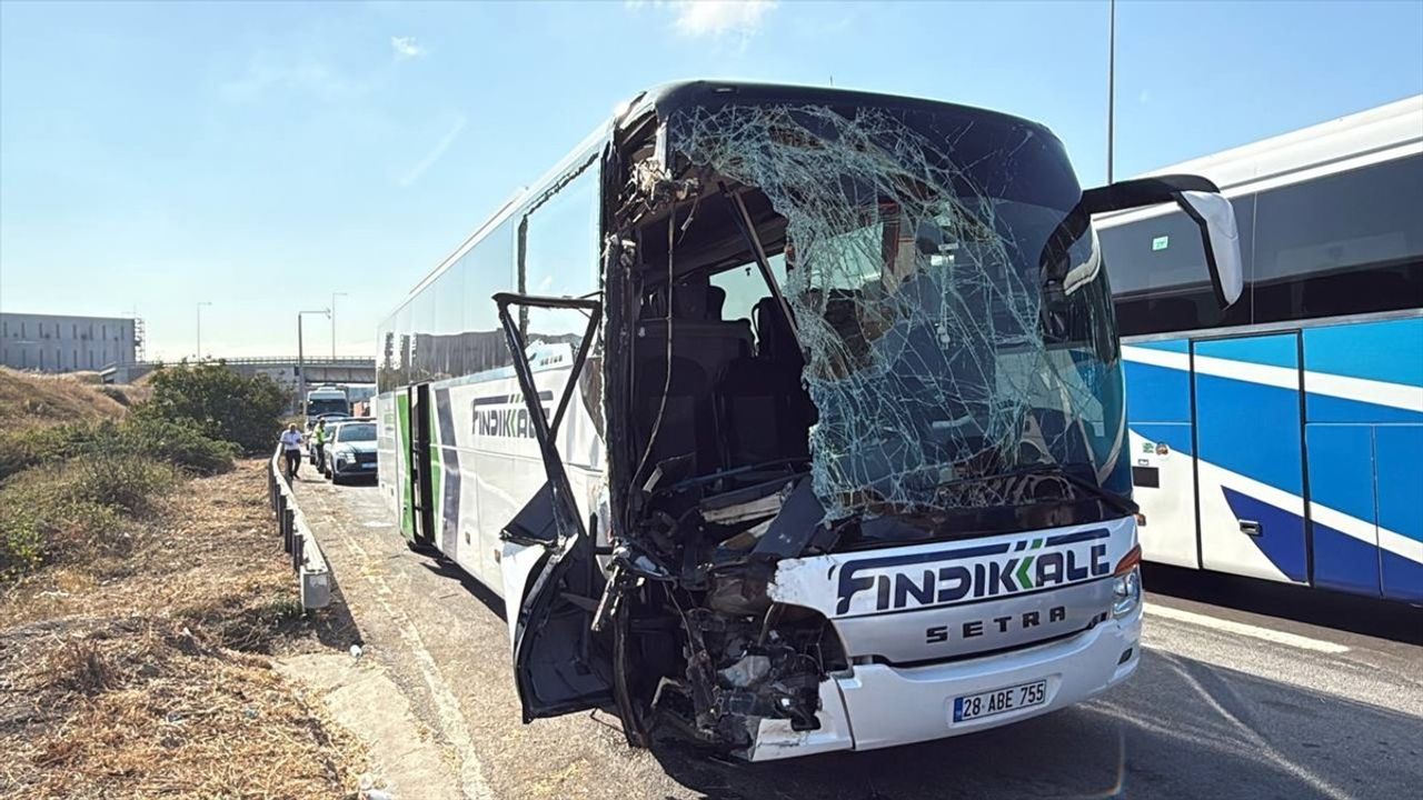 Anadolu Otoyolu'nda Otobüs ve Kamyon Kazası: 7 Yaralı