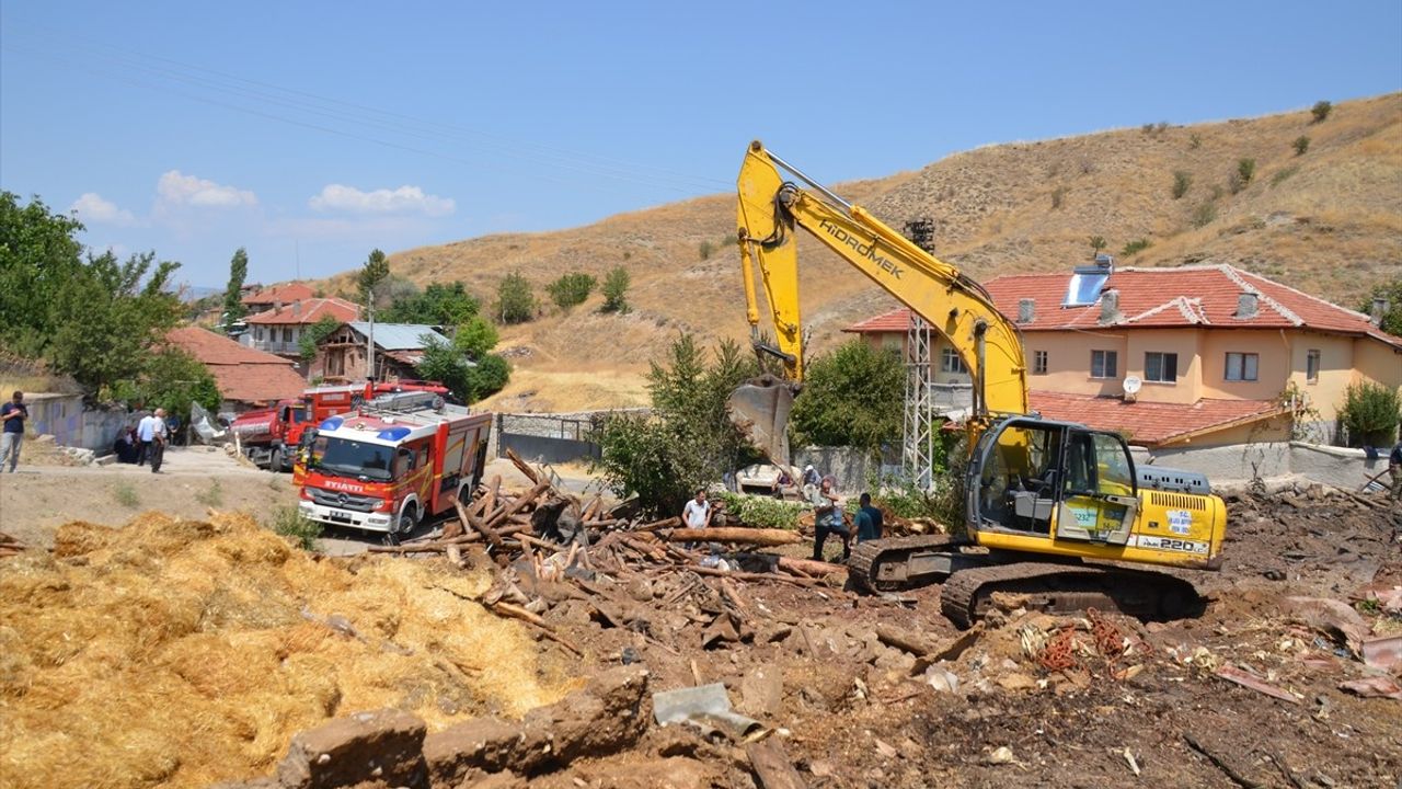 Ankara Çubuk'ta İki Evde Yangın Hayatı Kayıp İle Sonuçlandı