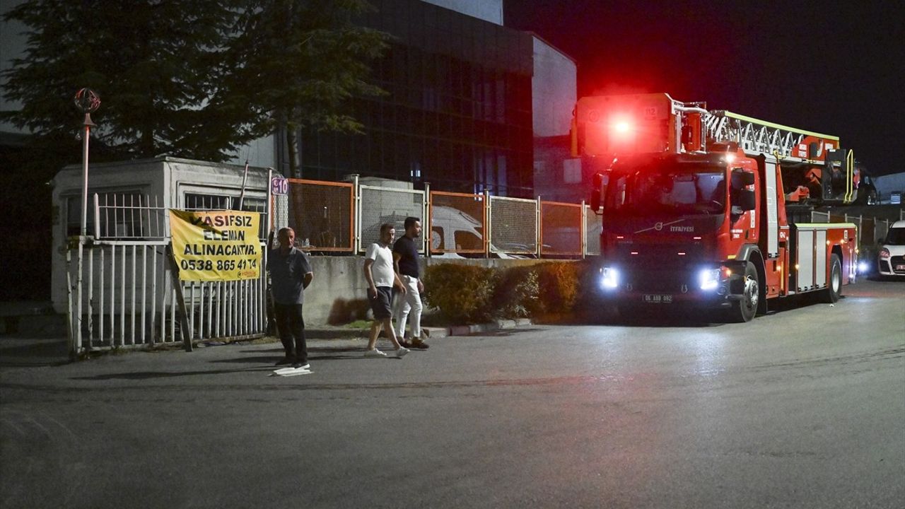 Ankara'daki Konveyör Bant Fabrikasında Yangın Çıktı