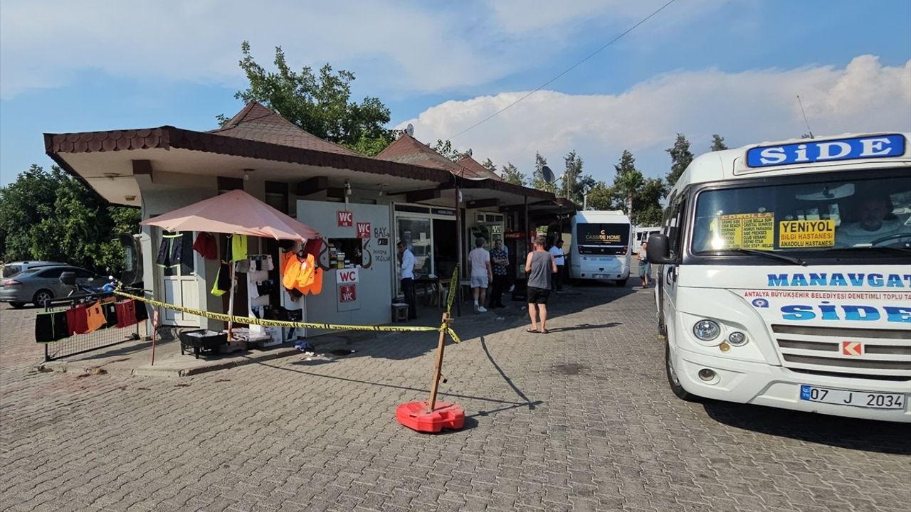 Antalya'da Dolmuş Şoförü Bıçakla Yaralandı