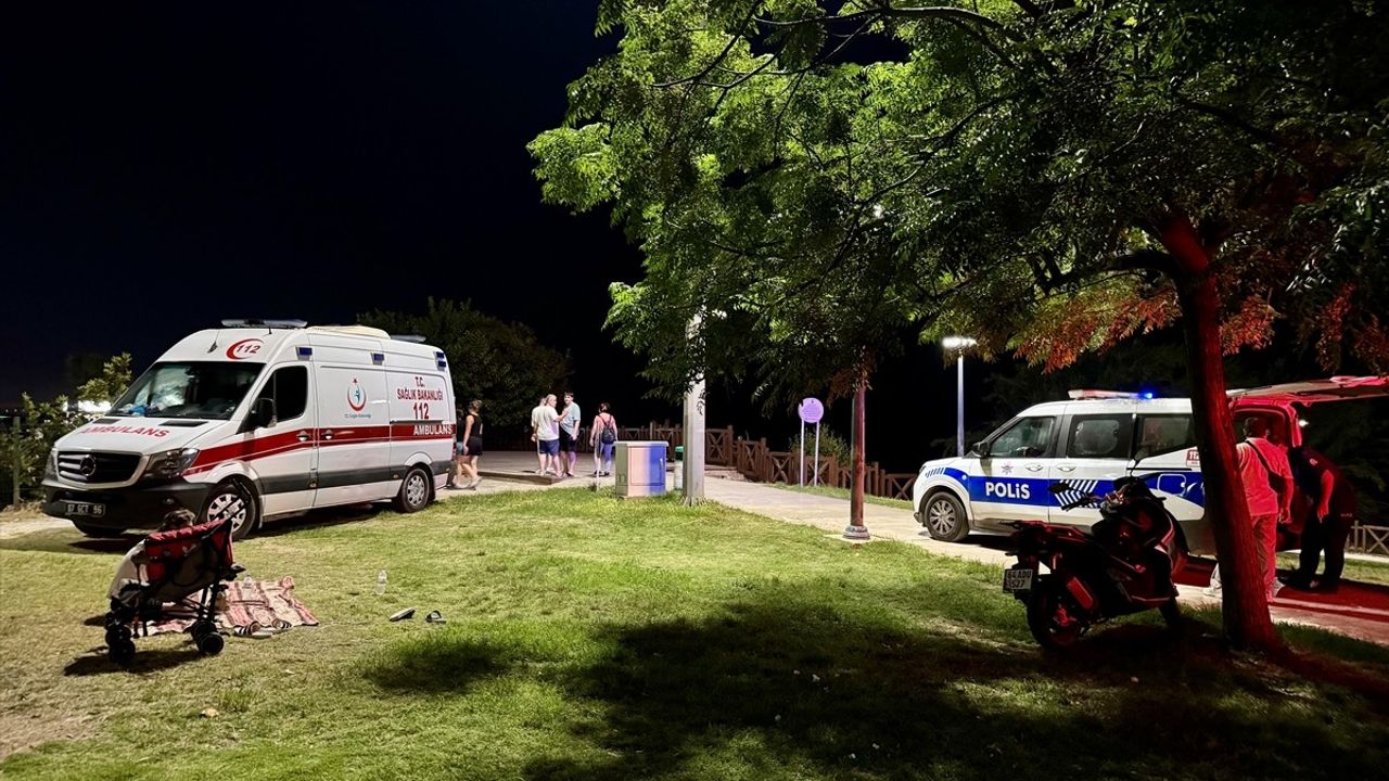 Antalya'da Falezlerden Denize Düşen Kişi İçin Arama Çalışmaları Devam Ediyor