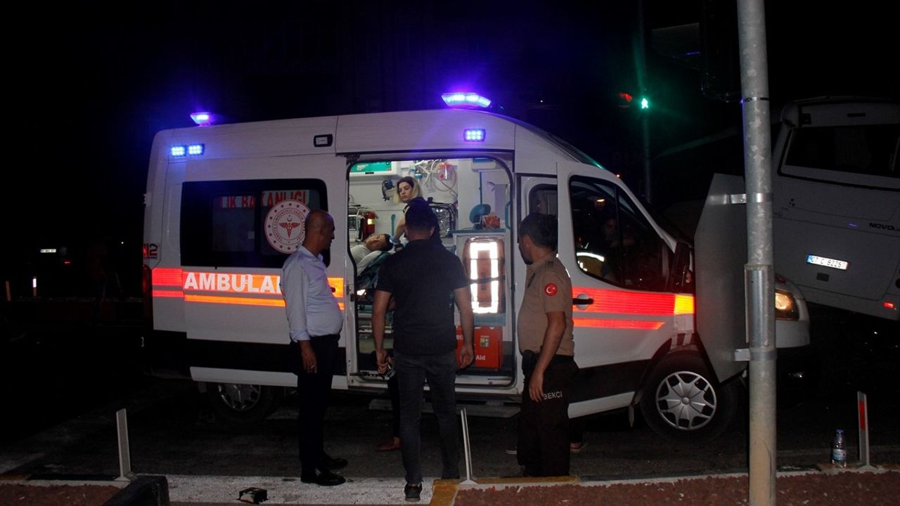 Antalya'da Midibüs Kazası: 6 Yaralı