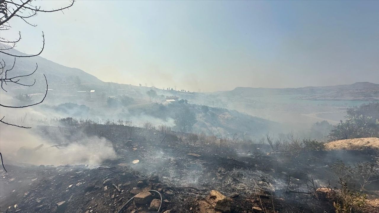 Antalya'da Orman Yangınına Müdahale Başlatıldı