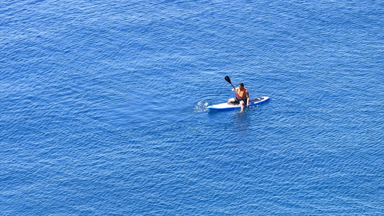 Antalya'da Sıcak Hava Etkisiyle Sahillerde Yoğunluk