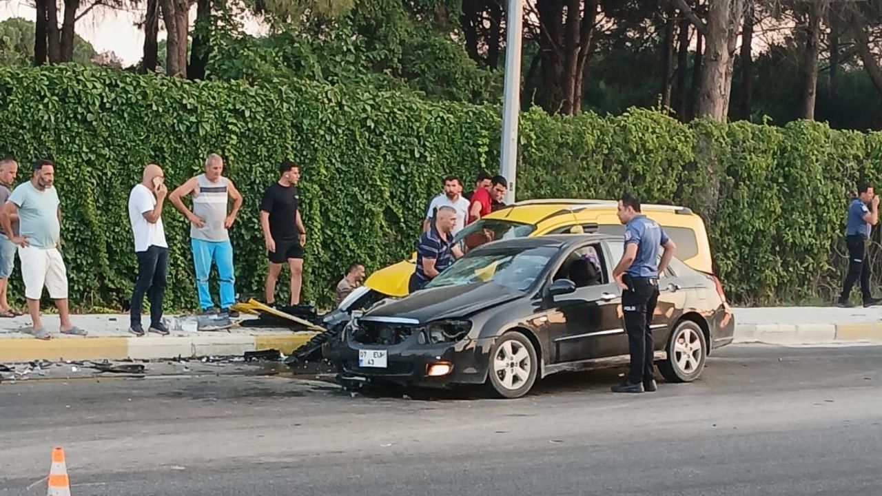 Antalya'da Trafik Kazası: 7 Yaralı