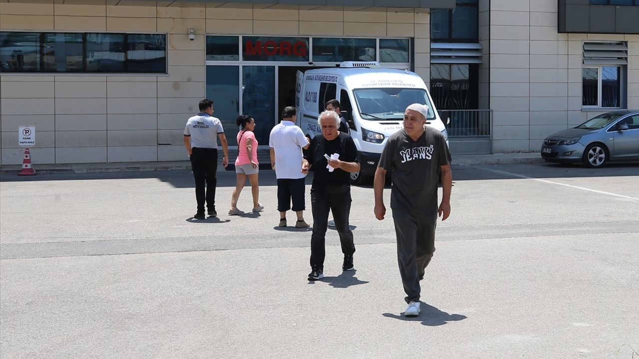 Antalya'da Trafik Kazası: Öğrenci Hayatını Kaybetti