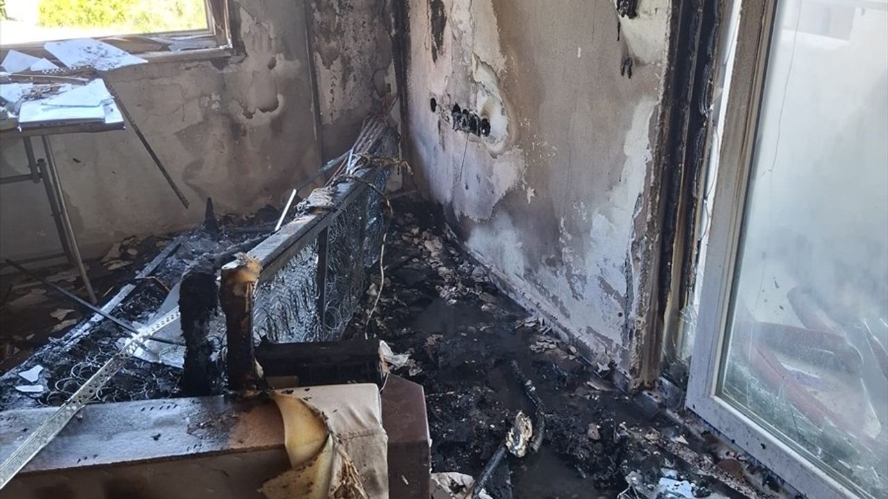 Antalya'da Yangın: Bir Daire Kullanılamaz Hale Geldi