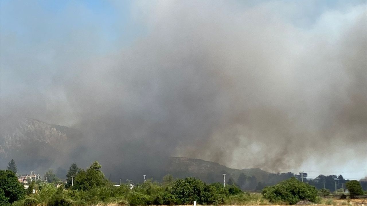 Antalya'da Yangınla Mücadele Devam Ediyor