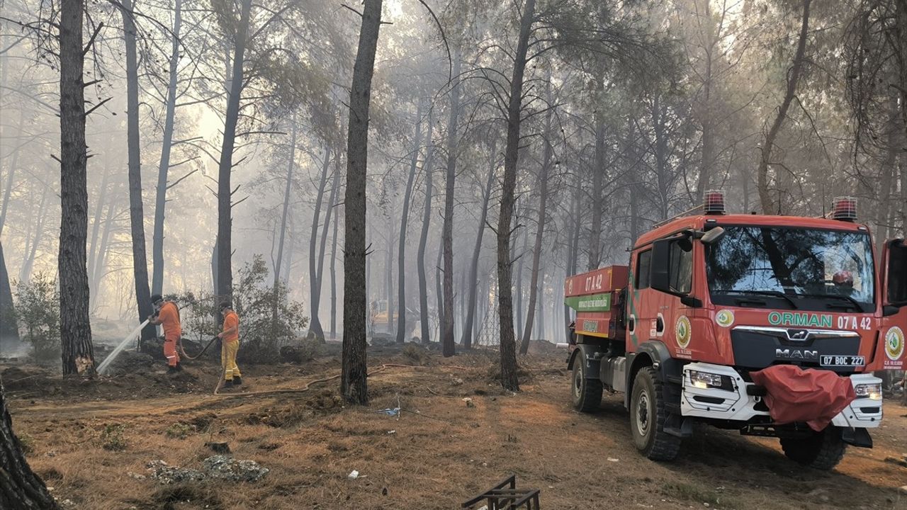 Antalya'daki Orman Yangınlarına Müdahale Devam Ediyor