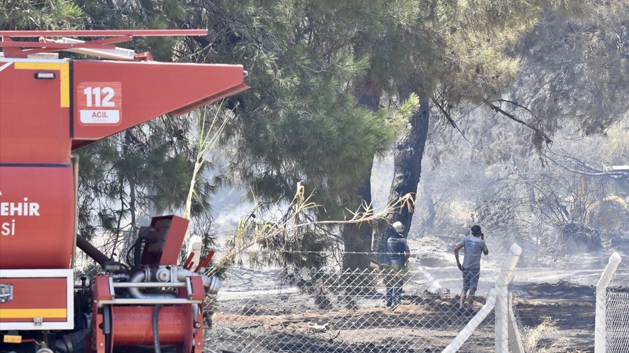 Antalya'nın Muratpaşa İlçesinde Orman Yangını Kontrol Altına Alındı