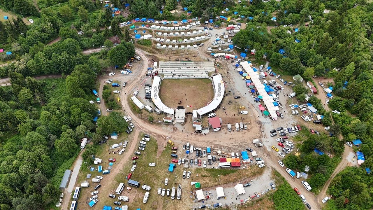 Artvin'de 44. Kafkasör Festivali Boğa Güreşleri ile Şenlendi