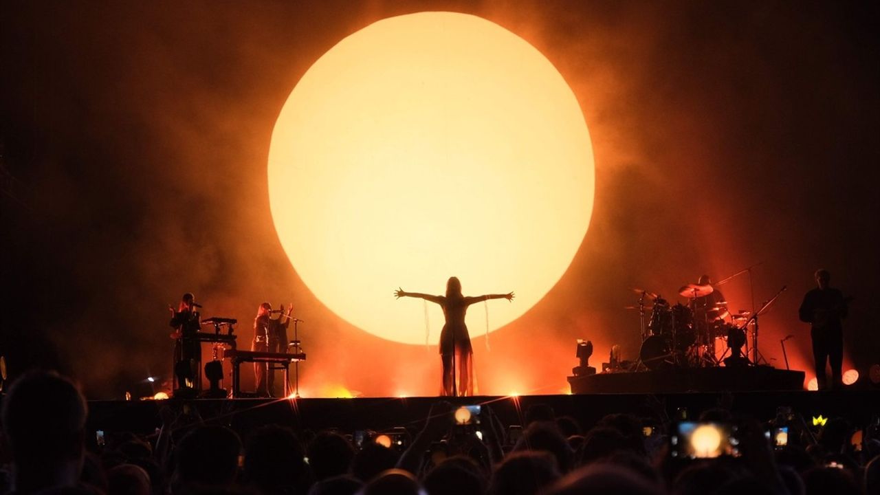 Aurora İstanbul'da Konser Verdi