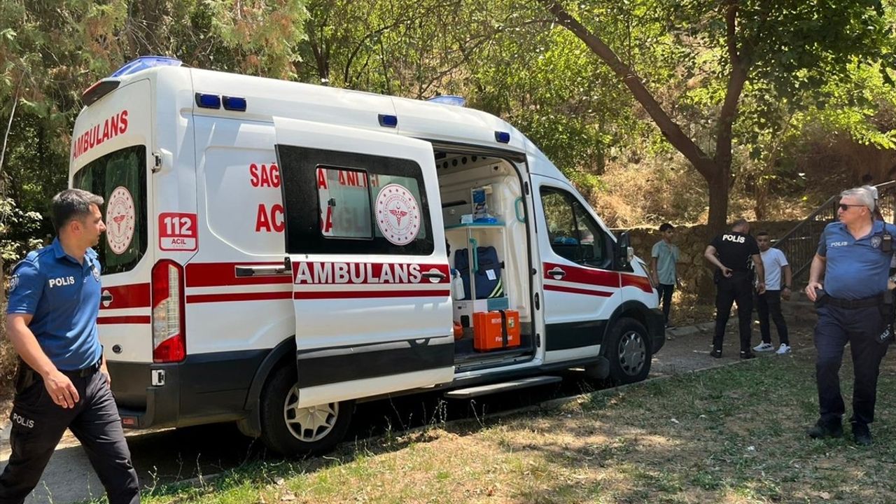Aydın'da Bıçaklı Saldırı: 16 Yaşındaki Çocuk Ağır Yaralı