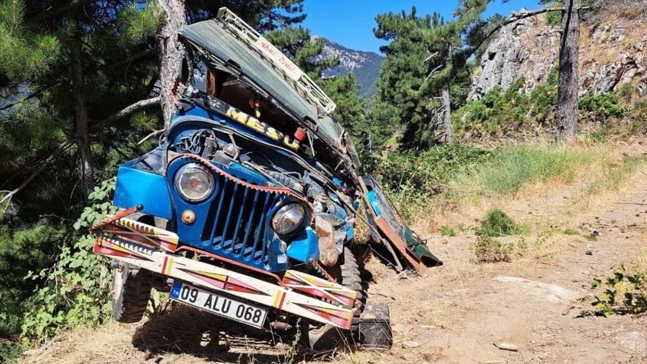 Aydın'da Şarampole Devrilen Cipte 3 Kişi Yaralandı