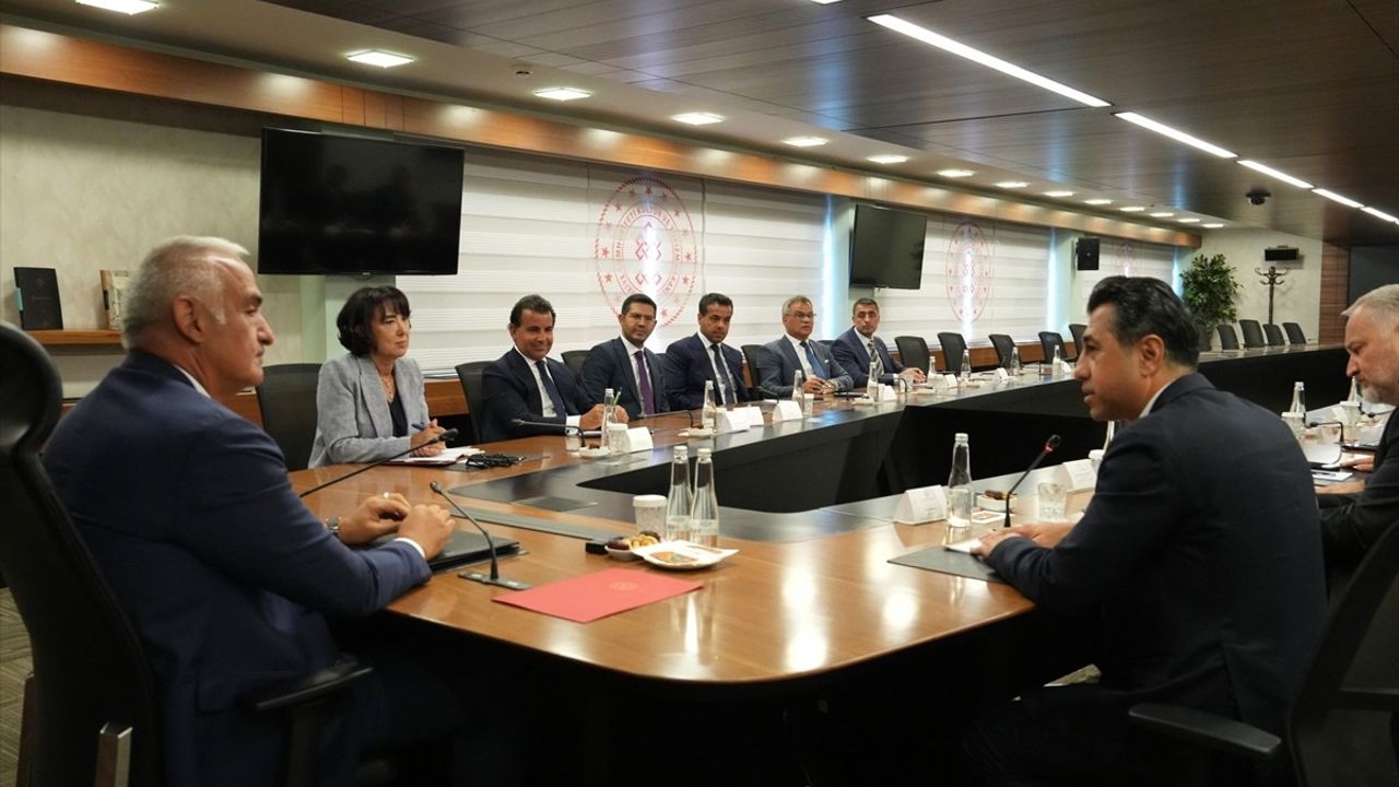Bakan Ersoy, Belek Turizm Yatırımcıları Birliği'ni Kabul Etti