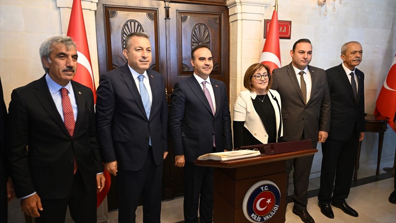 Bakan Kacır Kilis'te Ziyaretlerde Bulundu