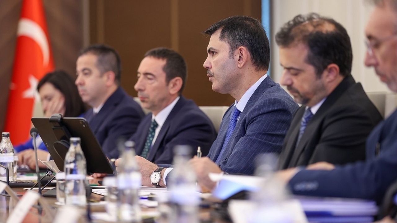 Bakan Kurum, KKTC Heyetiyle Ortak Projeleri Görüştü