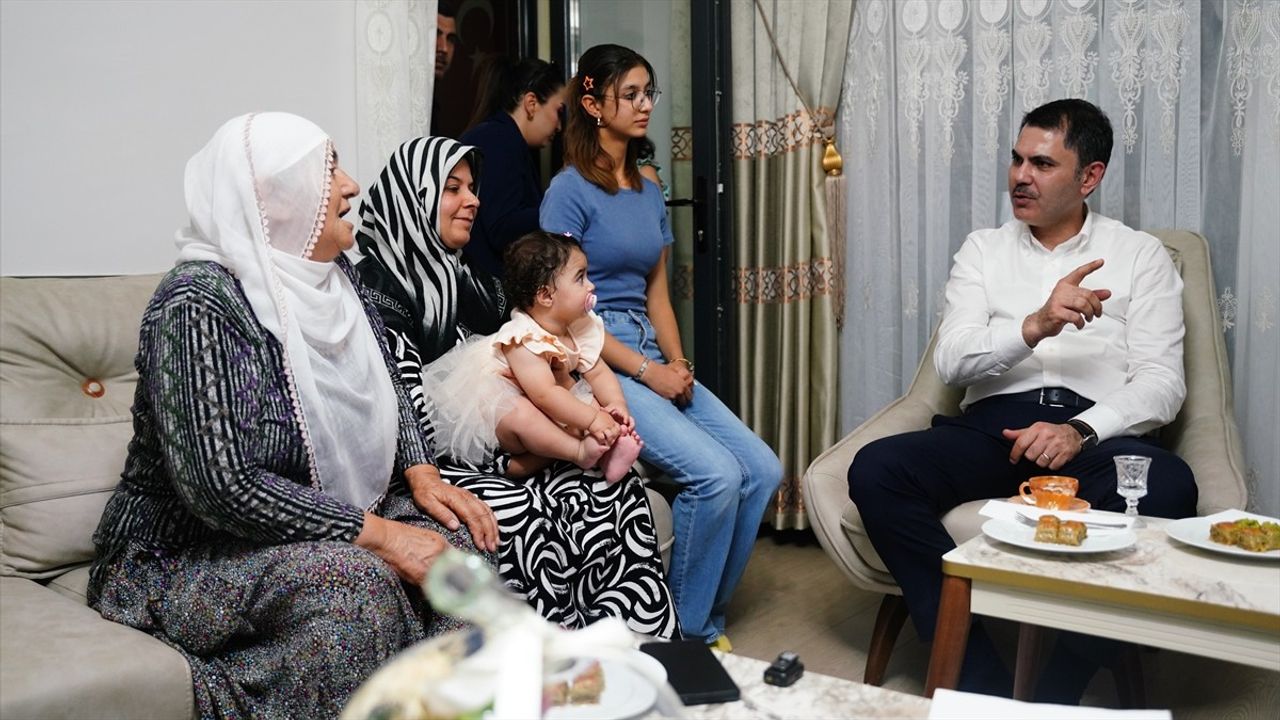Bakan Kurum, Malatya'da Depremzedeleri Ziyaret Etti