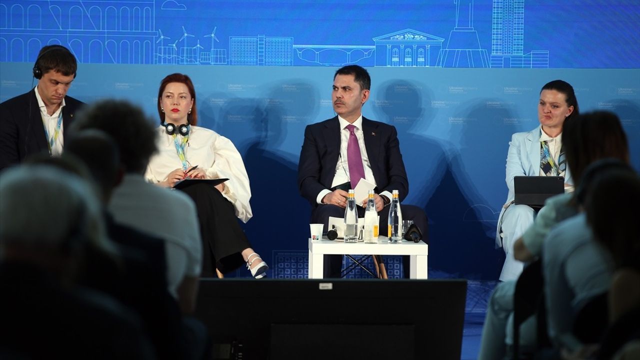 Bakan Kurum, Türkiye'nin İnşa Seferberliğini Dünyaya Tanıttı