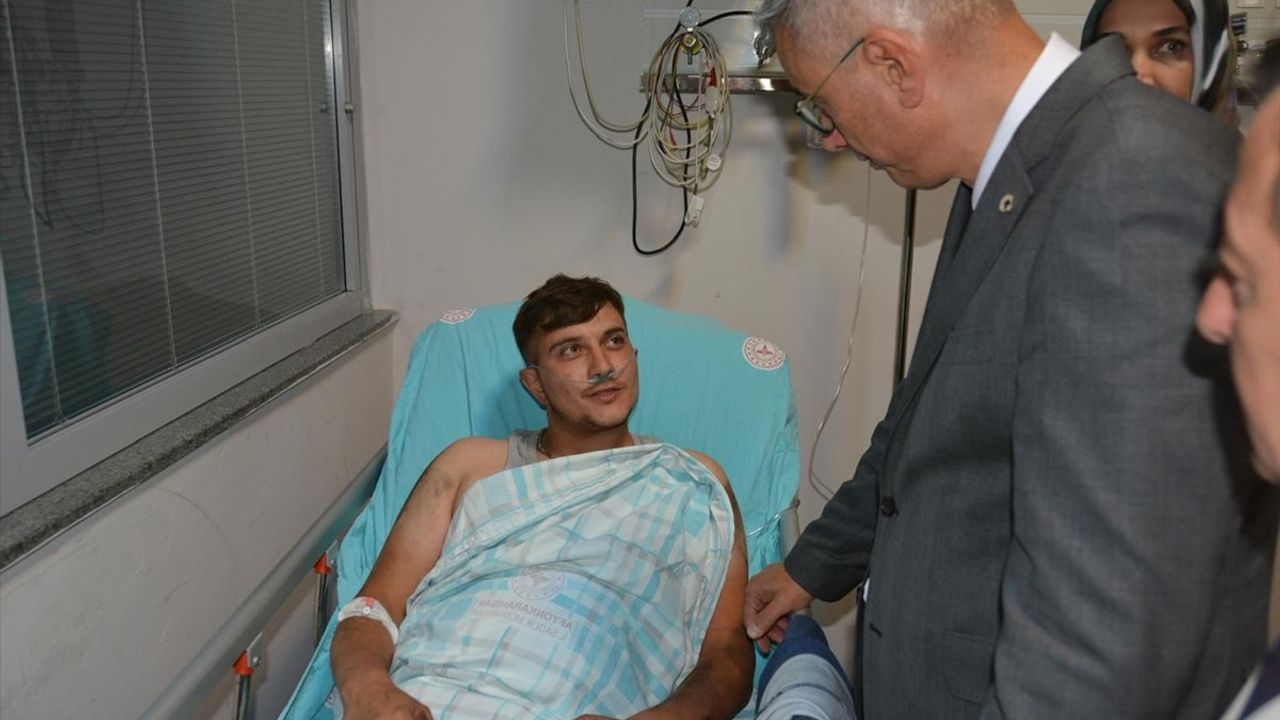 Bakan Memişoğlu, Orman Yangınında Yaralanan İşçileri Ziyaret Etti