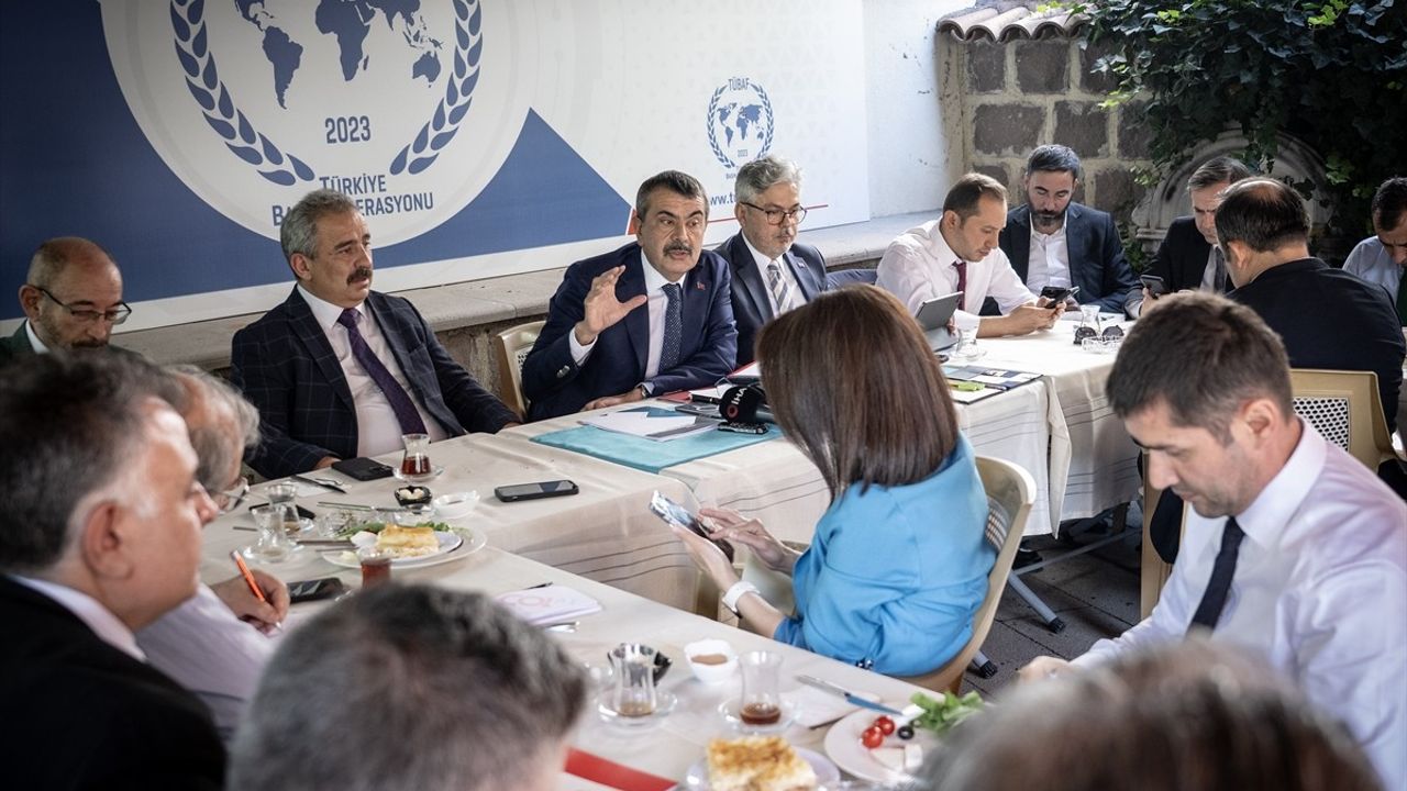 Bakan Tekin'den LGS Açıklamaları: Sınavın Güvenliği ve Algı Operasyonları Üzerine