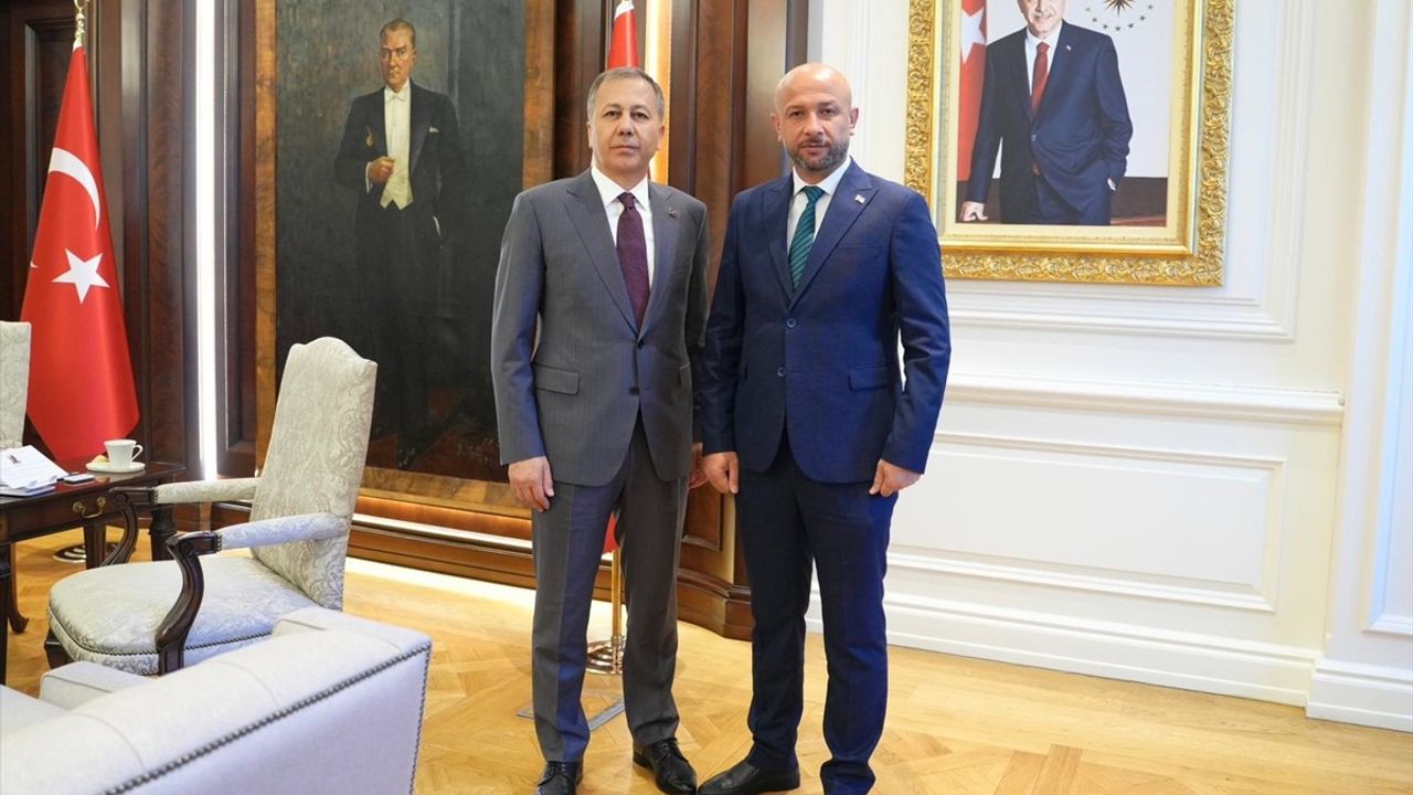 Bakan Yerlikaya, Suriye Afet Yönetimi Bakanı Salih'i Ağırladı