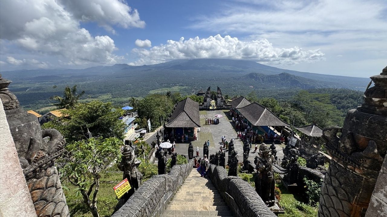 Bali'de Sosyal Medya Turizmi ve Doğanın Dönüşümü