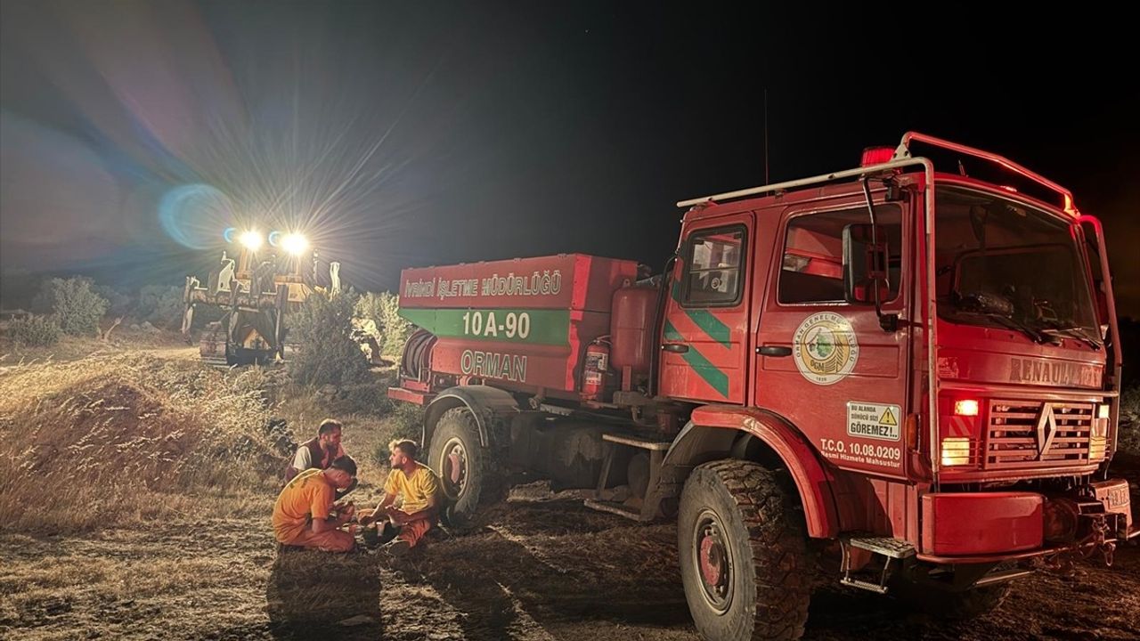 Balıkesir'de Orman Yangınına Müdahale Devam Ediyor