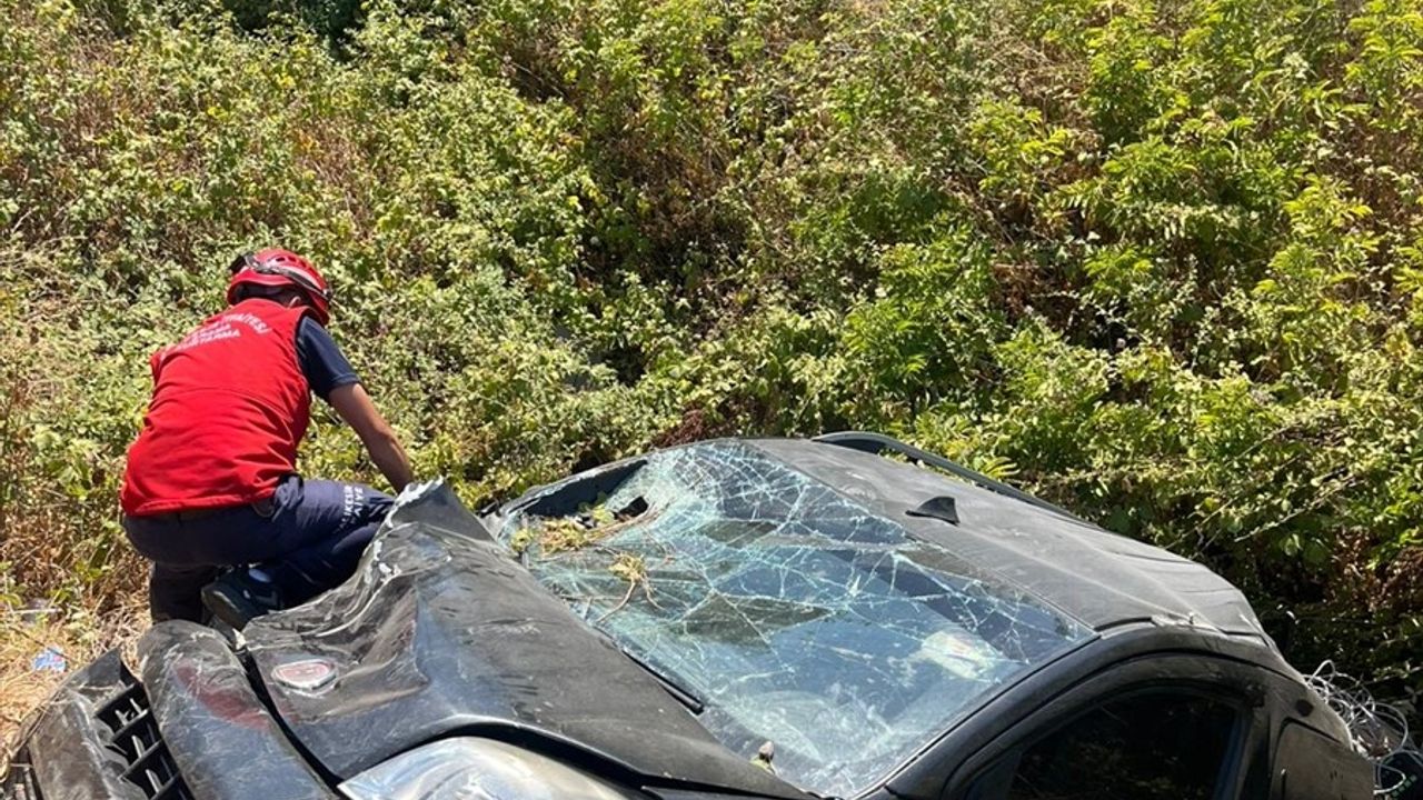 Balıkesir'de Otomobil-Motosiklet Kazası: 1 Ölü, 2 Yaralı
