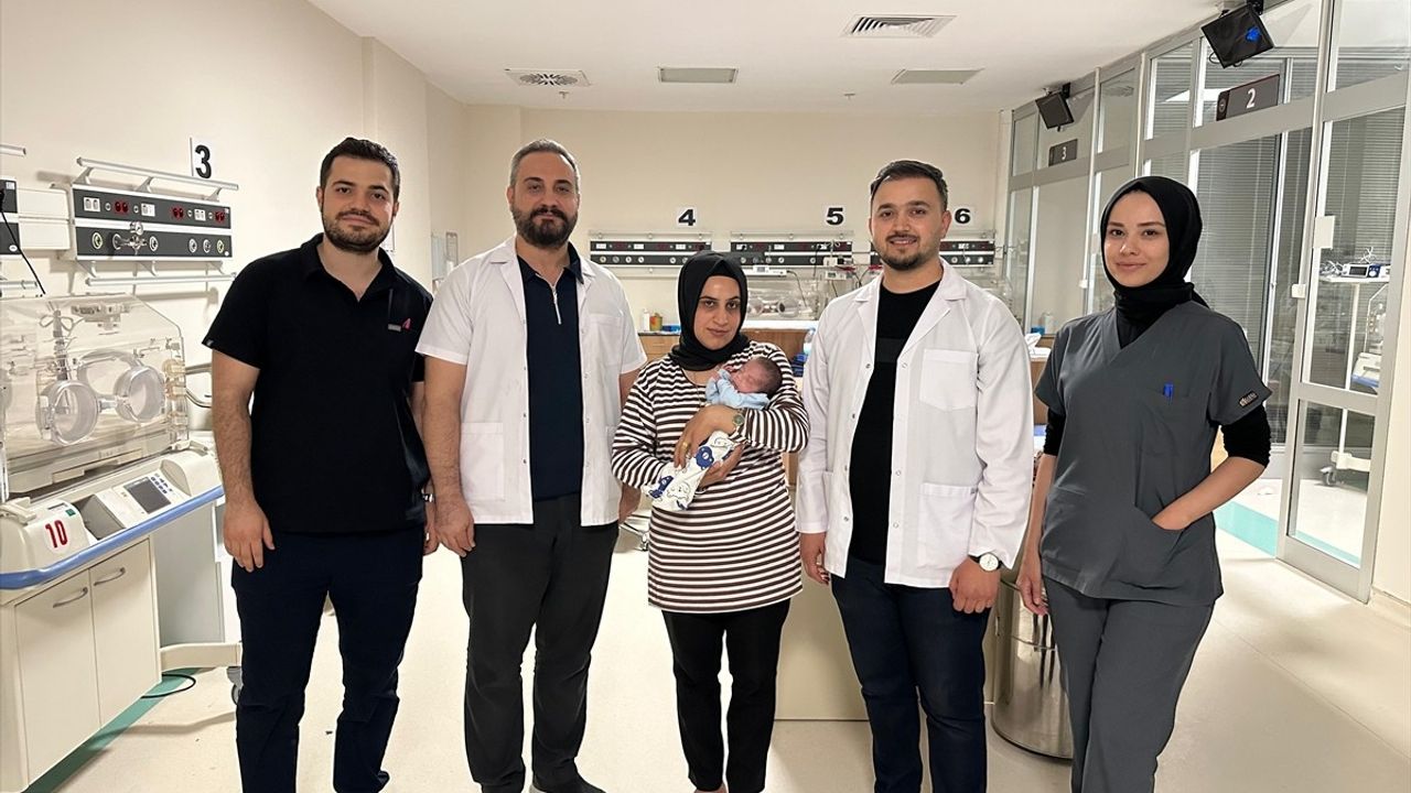 Batman'da 905 Gram Doğan Sevda Bebek Hayata Tutundu
