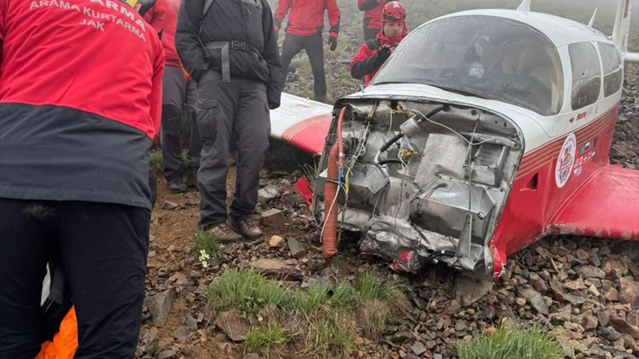 Bayburt-Rize-Erzurum Sınırında Düşen Uçak: Bakan Yerlikaya'dan Açıklama