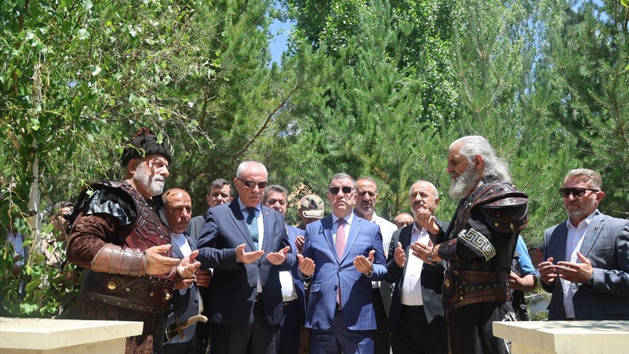 Bayburt'ta Dede Korkut Kültür ve Sanat Şöleni Başladı