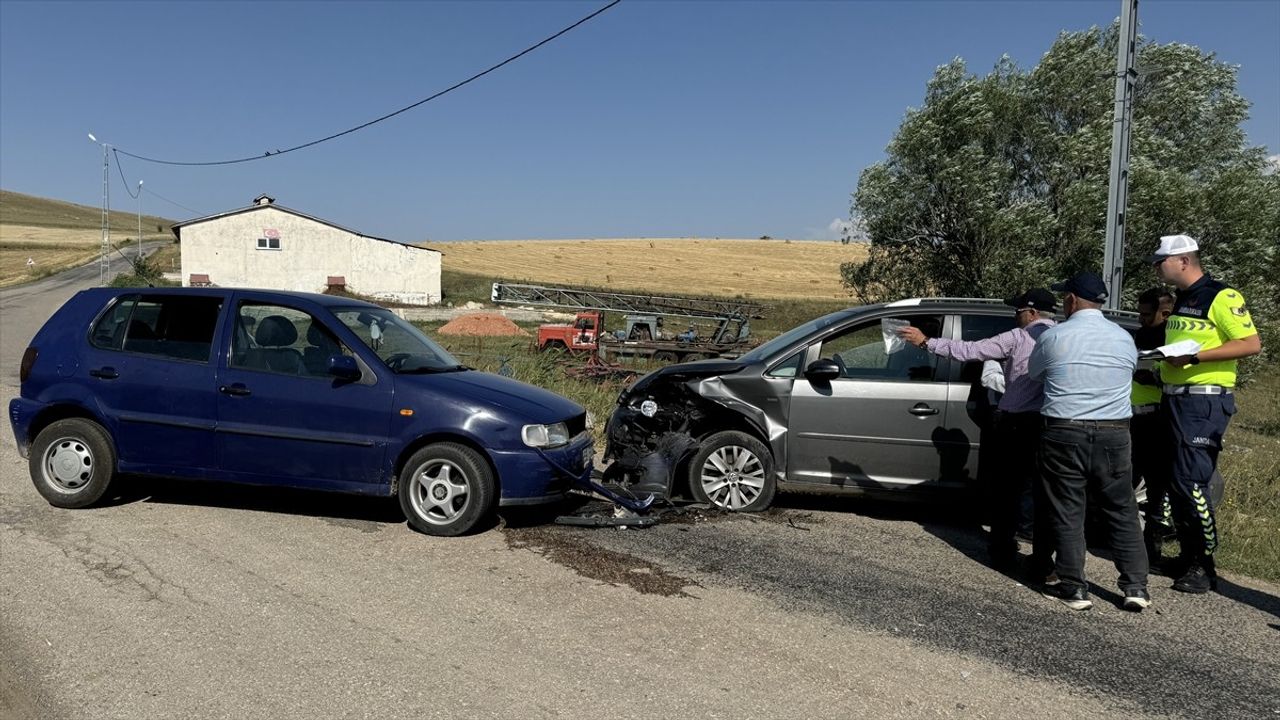 Bayburt'ta Otomobil Kazası: 4 Yaralı