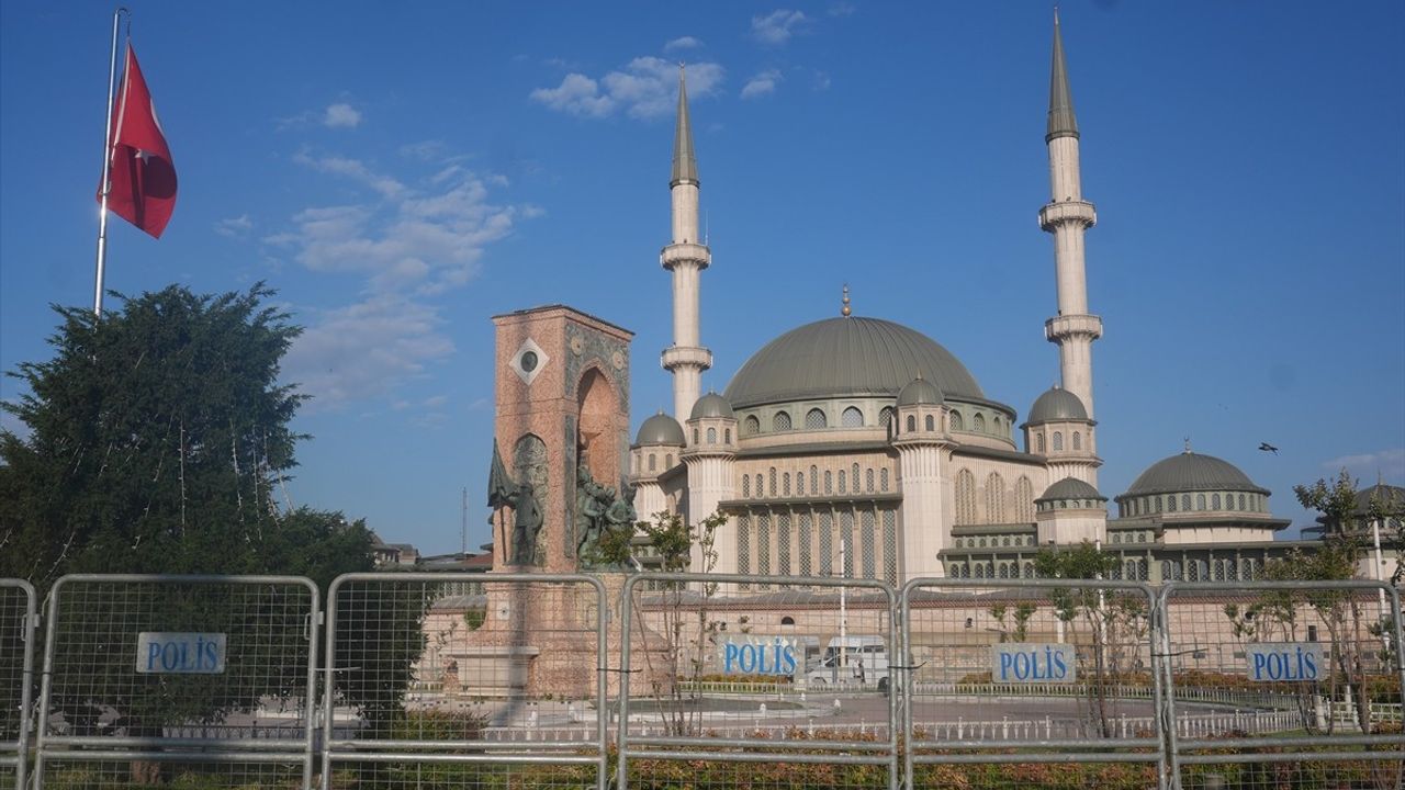 Beyoğlu'nda Toplantı ve Gösteri Yürüyüşlerine 24 Saat Süreyle Yasak
