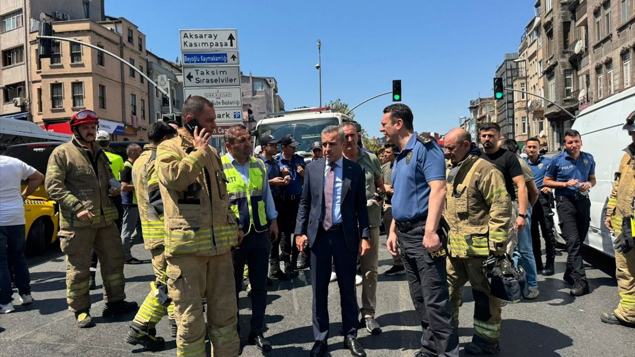 Beyoğlu'nda Zincirleme Trafik Kazası: 5 Yaralı, Sürücü Gözaltında