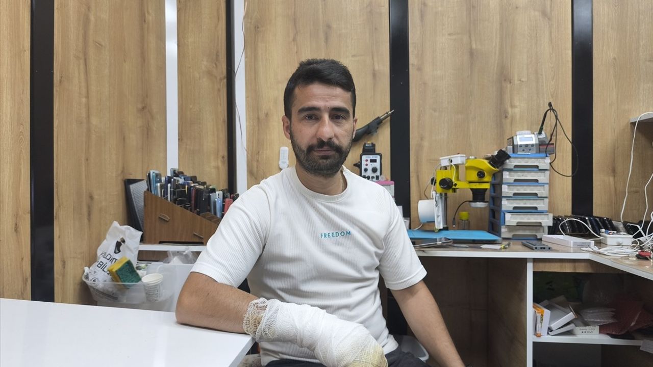 Bingöl'de Cep Telefonu Bataryası Patladı: Güvenlik Kamerası Anbean Kaydetti
